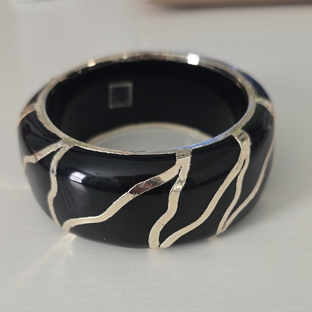 Two's Company Elegant Black and Gold Bracelet